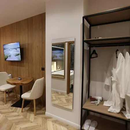 B.g Luxury Suites * كورتشي