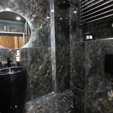 شقة B.g Luxury Suites كورتشي