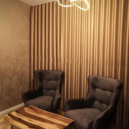 B.g Luxury Suites شقة
