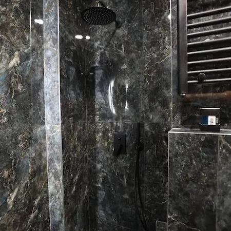 B.g Luxury Suites شقة *
