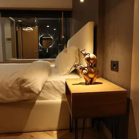 B.g Luxury Suites