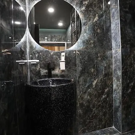 شقة B.g Luxury Suites كورتشي