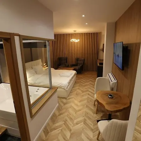 B.g Luxury Suites * كورتشي