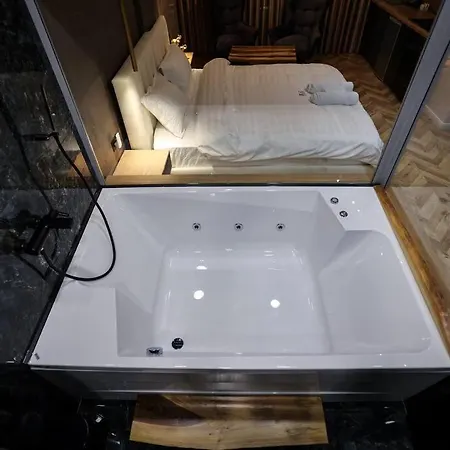 B.g Luxury Suites * كورتشي